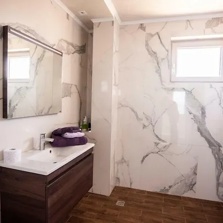 Lili 3* سوزوبول